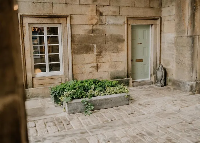 Beautiful Grade II Listed Gatehouse In Great Location